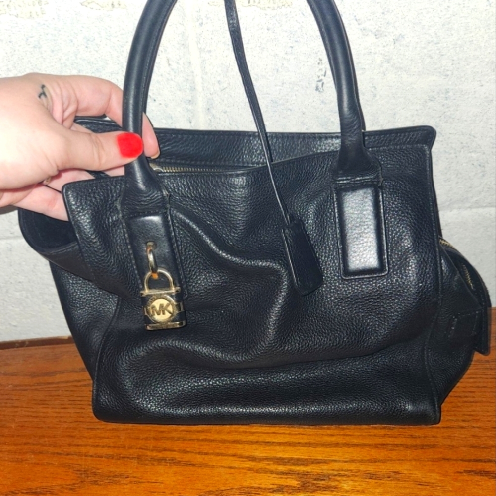 Michael kors black purse/shoulder bag